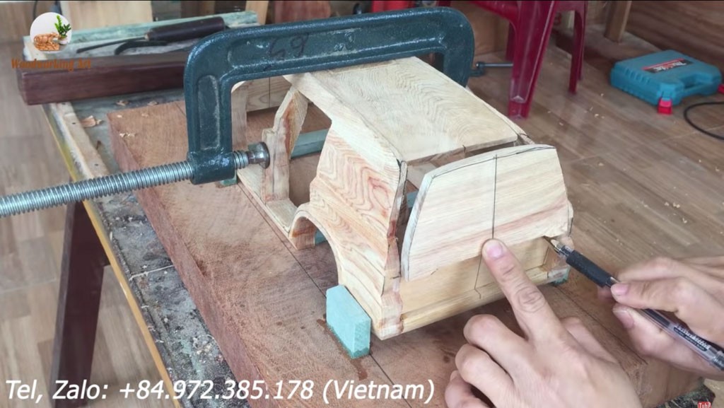 Độc đáo Toyota Land Cruiser 2020 làm từ gỗ qua tay nghệ nhân Việt Nam ảnh 3
