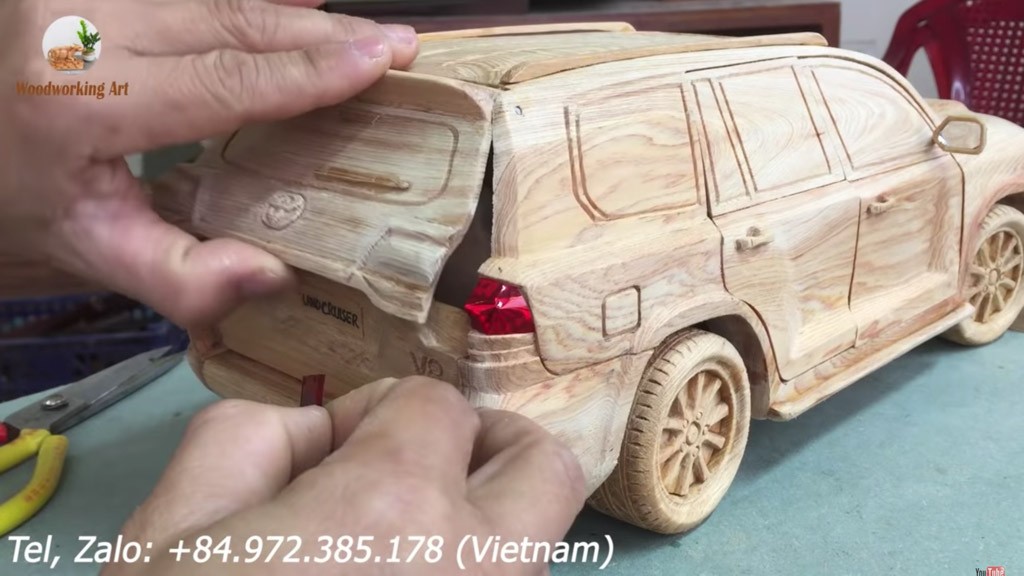 Độc đáo Toyota Land Cruiser 2020 làm từ gỗ qua tay nghệ nhân Việt Nam ảnh 4