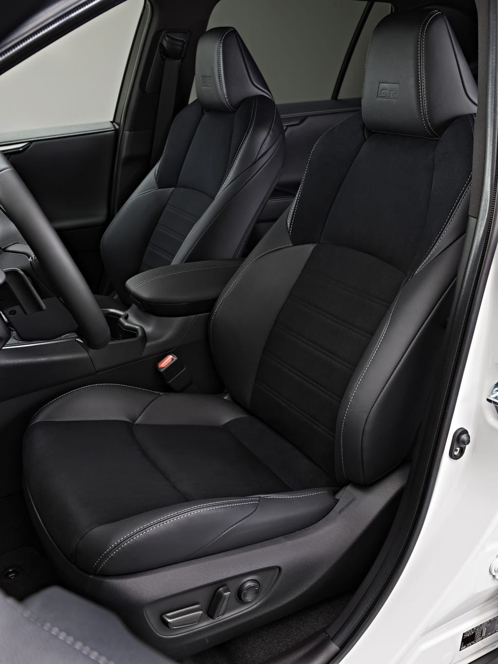 Toyota RAV4 GR Sport đậm chất thể thao cùng hệ thống treo tinh chỉnh lại cải thiện cảm giác lái ảnh 5