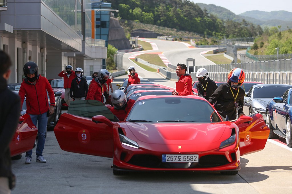 Khách hàng Việt trải nghiệm siêu xe Ferrari 296 GTB trên đường đua ở Hàn Quốc ảnh 11