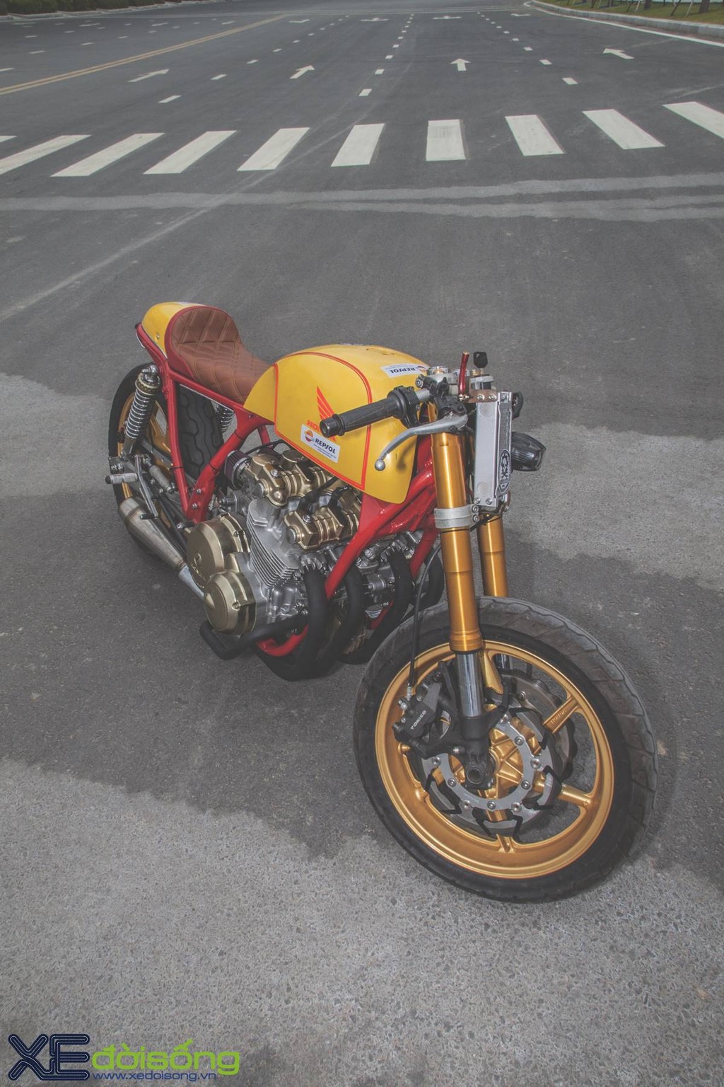 Honda CB750F độ cafe racer cực chất với tông vàng cam Repsol ở Sài Gòn ảnh 15