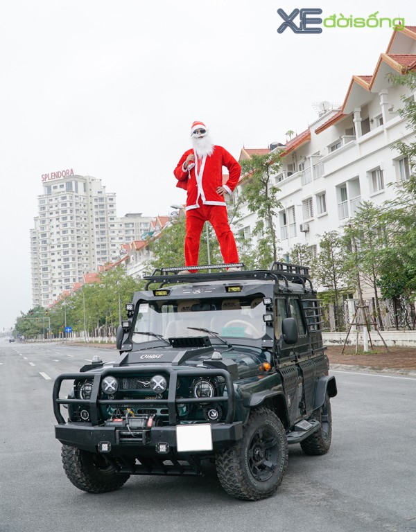 Ông già Noel lái xe UAZ Hunter tiền tỷ ở Hà Nội ảnh 4