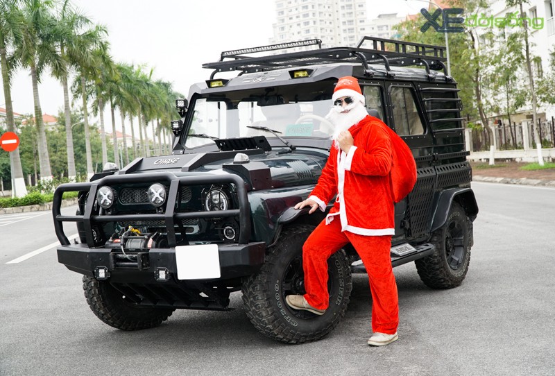 Ông già Noel lái xe UAZ Hunter tiền tỷ ở Hà Nội ảnh 2