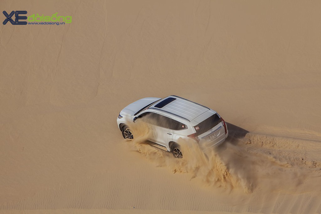 Mitsubishi Pajero Sport 2017 ngoạn mục chinh phục đồi cát Bàu Trắng ảnh 2