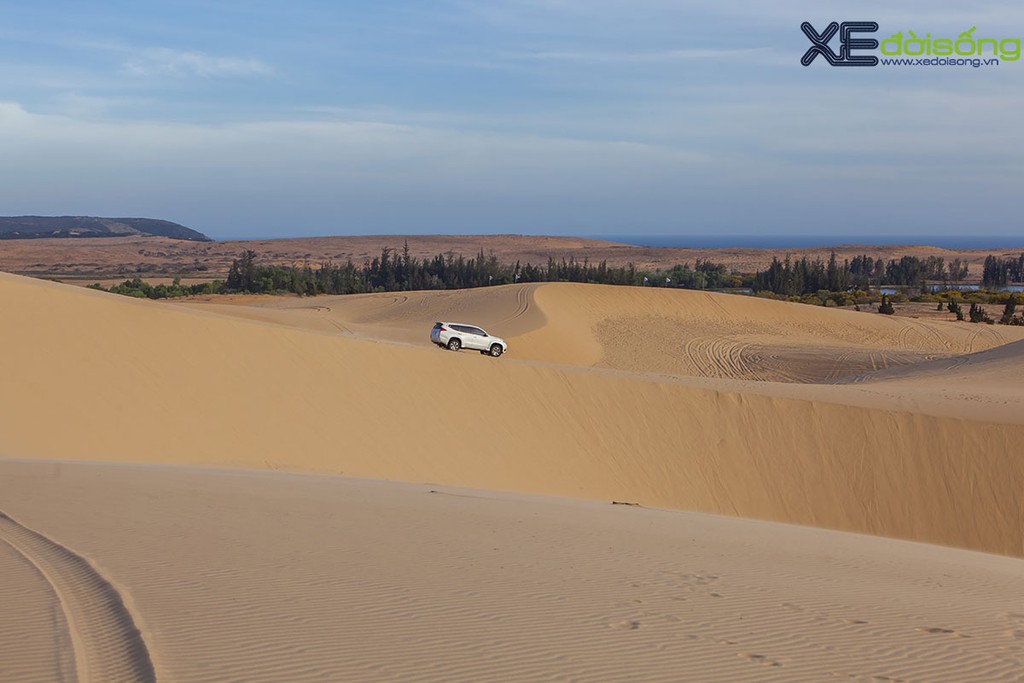 Mitsubishi Pajero Sport 2017 ngoạn mục chinh phục đồi cát Bàu Trắng ảnh 3