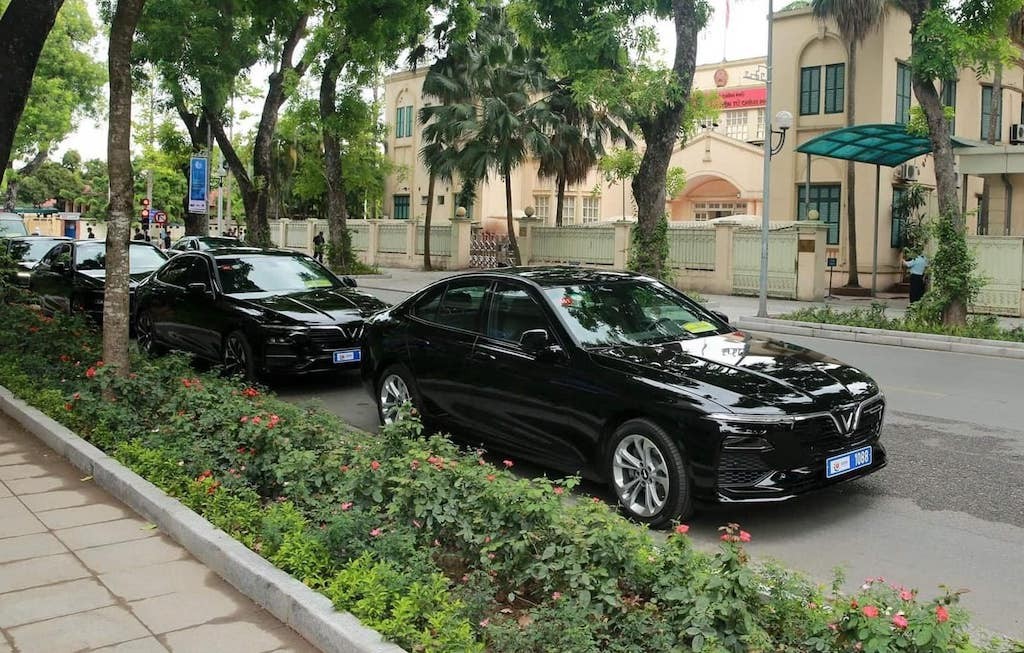 Hàng chục xe VinFast Lux A 2.0 “xếp lốp” tại Hà Nội phục vụ Hội nghị Cấp cao ASEAN ảnh 2