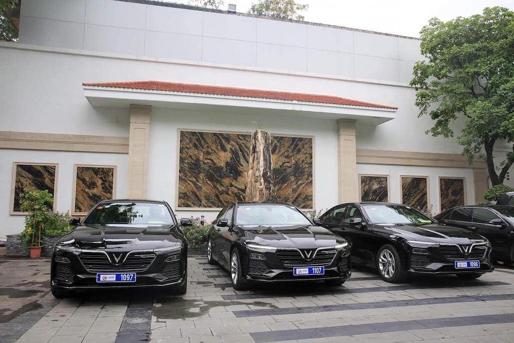 Hàng chục xe VinFast Lux A 2.0 “xếp lốp” tại Hà Nội phục vụ Hội nghị Cấp cao ASEAN ảnh 8