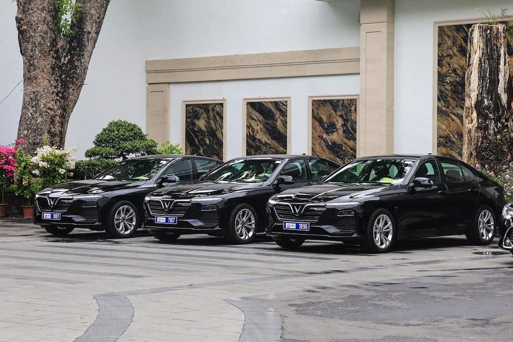 Hàng chục xe VinFast Lux A 2.0 “xếp lốp” tại Hà Nội phục vụ Hội nghị Cấp cao ASEAN ảnh 9