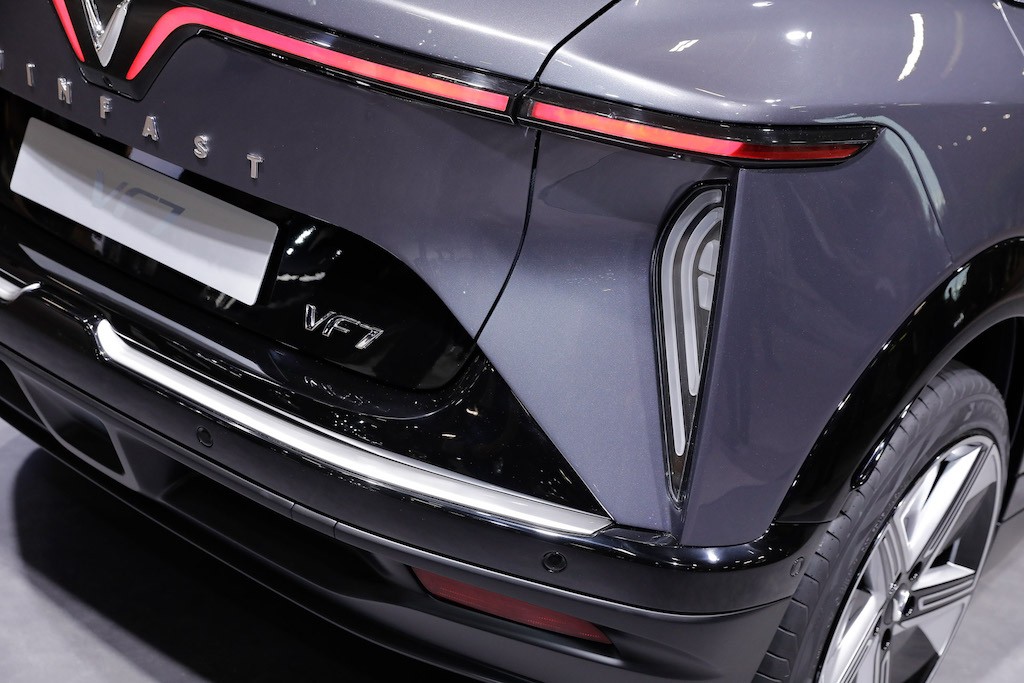 Cận cảnh SUV điện hạng C VinFast VF7 tại Paris Motor Show: ngoại thất có khác biệt nhỏ, nội thất chỉn chu ảnh 10
