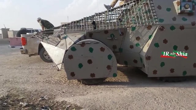 Xem xe bọc thép tự chế siêu dị của ISIS tại Iraq ảnh 1