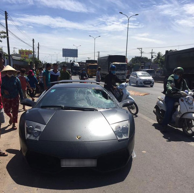 Siêu xe Lamborghini gặp tai nạn ở Đồng Nai: người đi bộ sang đường sai ảnh 1