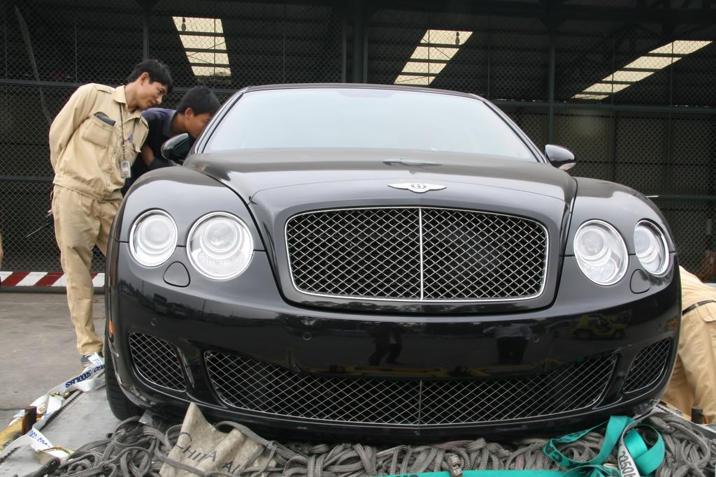 Xôn xao siêu sang Bentley chạy trên 200km/h ở cầu Nhật Tân ảnh 2
