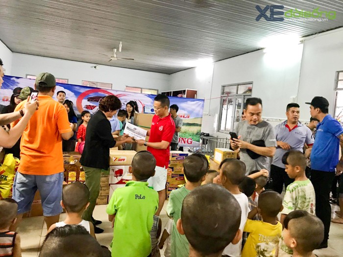 Nhiều hội chơi xe Nhật Hàn chung tay tặng quà cho trẻ nghèo Madagui ảnh 4