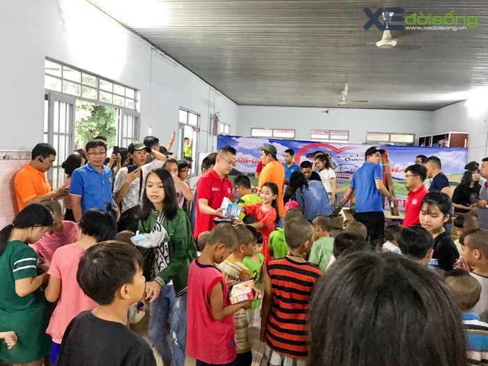 Nhiều hội chơi xe Nhật Hàn chung tay tặng quà cho trẻ nghèo Madagui ảnh 3