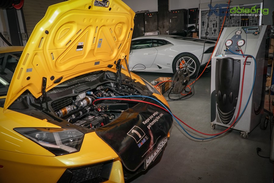 Dàn siêu xe Lamborghini của đại gia Sài thành ra Hà Nội bảo dưỡng trước thềm Car & Passion 2018 ảnh 1