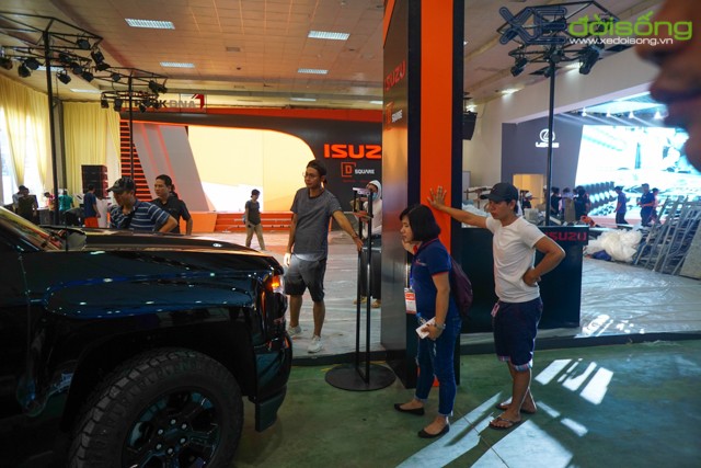 “Khủng long” Chevrolet Silverado chật vật vào Vietnam Motor Show 2016 ảnh 9