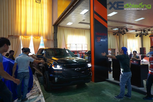 “Khủng long” Chevrolet Silverado chật vật vào Vietnam Motor Show 2016 ảnh 10