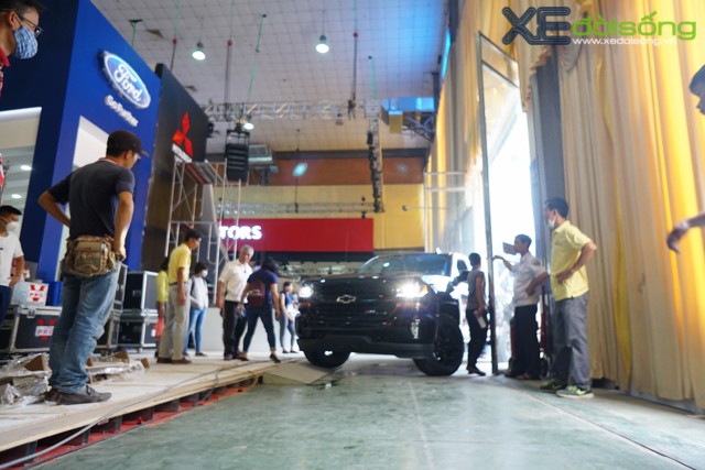 “Khủng long” Chevrolet Silverado chật vật vào Vietnam Motor Show 2016 ảnh 3