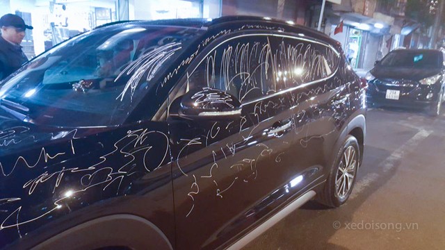 Cô gái vẽ chi chít lên xe Hyundai Tucson vì đỗ trước cửa nhà ảnh 1