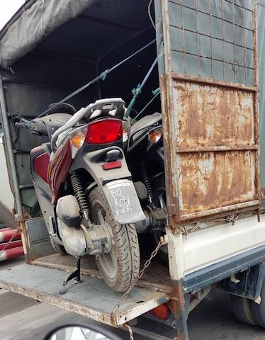 Xôn xao hình ảnh lô xe Honda SH 150i phủ bụi ở Hà Nội ảnh 2