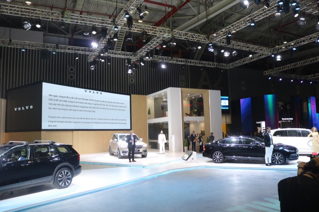 Giản dị từ khu trưng bày tới thiết kế từng mẫu xe, nhưng đội ô tô Volvo tại VMS 2022 toàn bản 