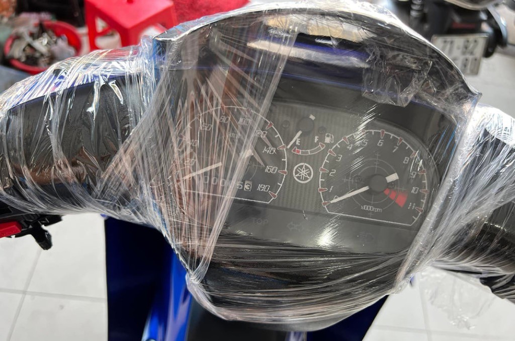Sau gần 5 năm, “xế nổ” 2 kỳ Yamaha 125ZR Movistar “đập thùng” bị thét giá gần nửa tỷ tại Việt Nam ảnh 3