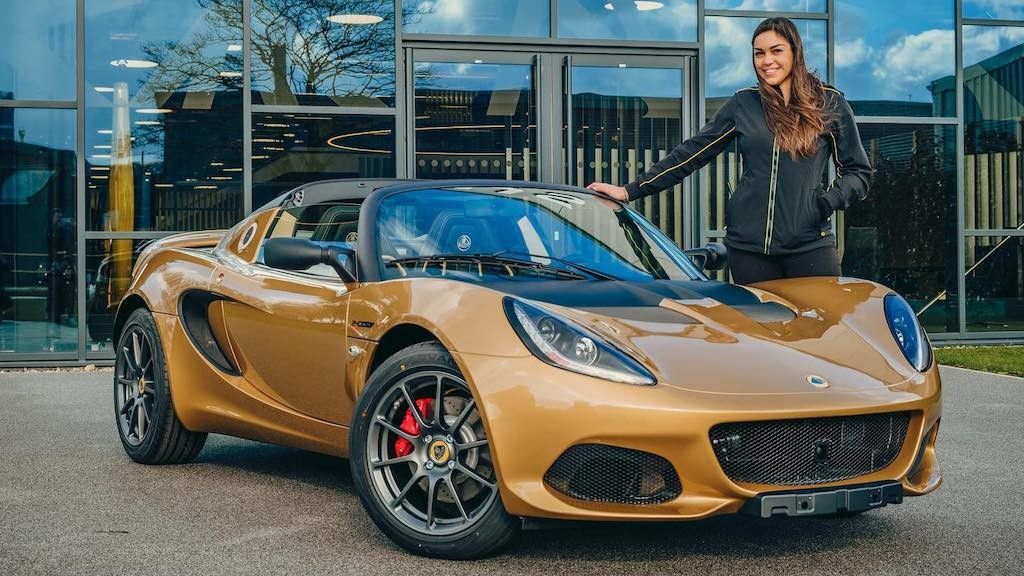 Chiếc xe thể thao Lotus Elise cuối cùng “ra lò”, được tặng cho “kiều nữ” cháu gái nhà tài phiệt từng hồi sinh Bugatti ảnh 2