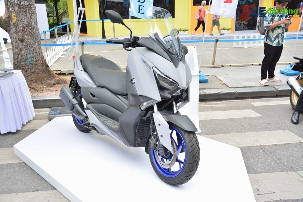 Yamaha XMAX 300 đối đầu Honda Forza 350 tại Việt Nam: Mẫu xe của Yamaha chiếm lợi thế về giá bán ảnh 3
