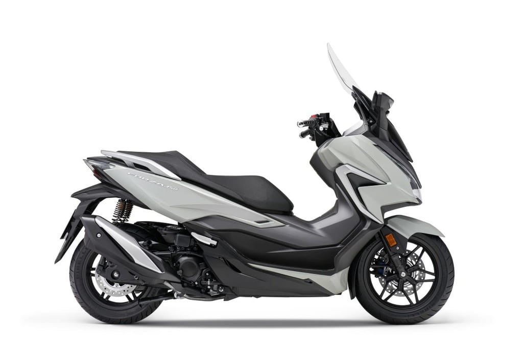 Yamaha XMAX 300 đối đầu Honda Forza 350 tại Việt Nam: Mẫu xe của Yamaha chiếm lợi thế về giá bán ảnh 9