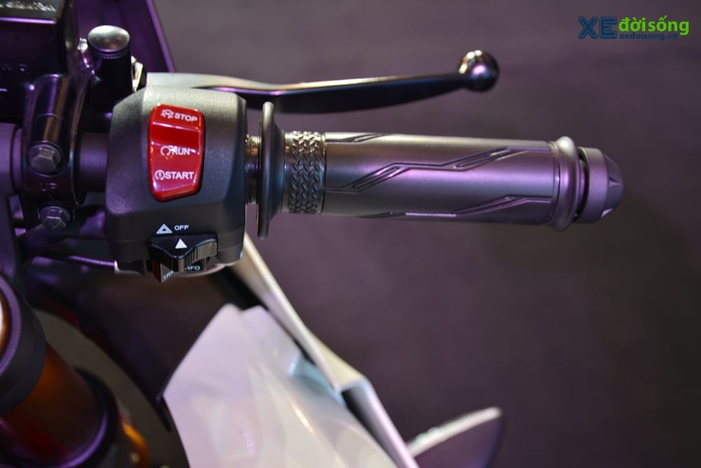 Chi tiết Yamaha YZF-R15 thế hệ mới: sportbike phân khối nhỏ đầy hứa hẹn với công nghệ ngập tràn mà giá “thơm”  ảnh 5