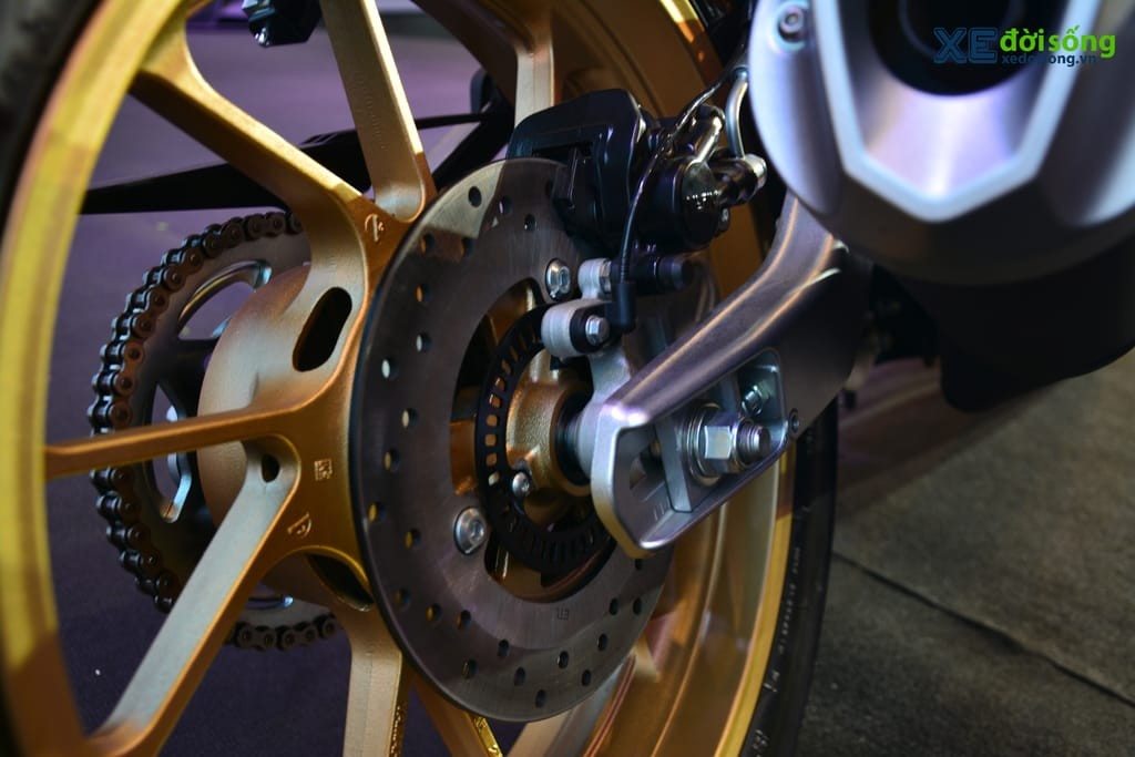 Chi tiết Yamaha YZF-R15 thế hệ mới: sportbike phân khối nhỏ đầy hứa hẹn với công nghệ ngập tràn mà giá “thơm”  ảnh 6