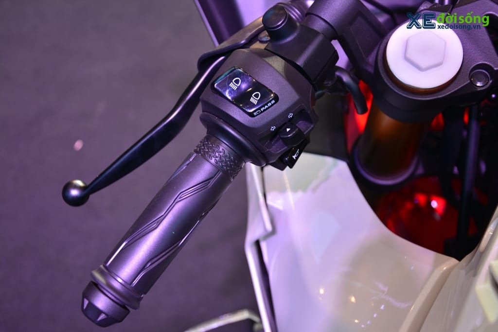 Chi tiết Yamaha YZF-R15 thế hệ mới: sportbike phân khối nhỏ đầy hứa hẹn với công nghệ ngập tràn mà giá “thơm”  ảnh 4
