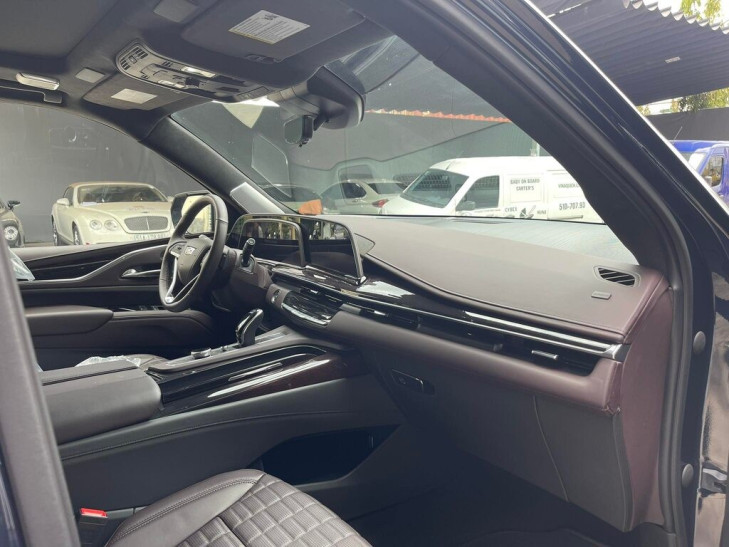 Tìm hiểu SUV Mỹ hàng đỉnh Cadillac Escalade ESV 2022 “full kịch option”, máy dầu Duramax tiết kiệm cả tỷ đồng tiền thuế ảnh 6