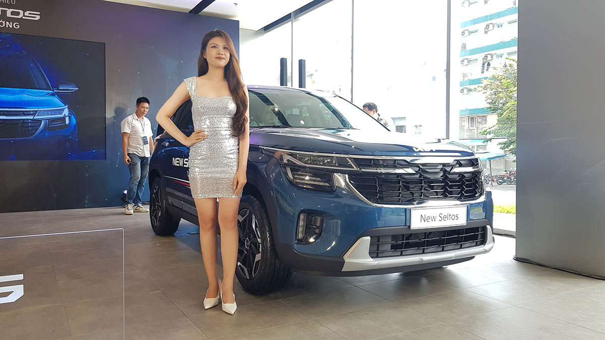 xedoisong_b_suv_new_kia_seltos_2024_facelift_ra_mat_dong_loat_cac_showroom_toan_quoc_h2.jpg (138 KB)