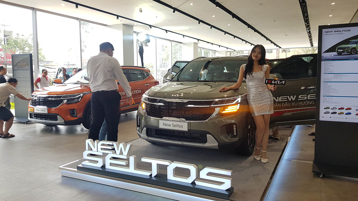 xedoisong_b_suv_new_kia_seltos_2024_facelift_ra_mat_dong_loat_cac_showroom_toan_quoc_h7.jpg (173 KB)