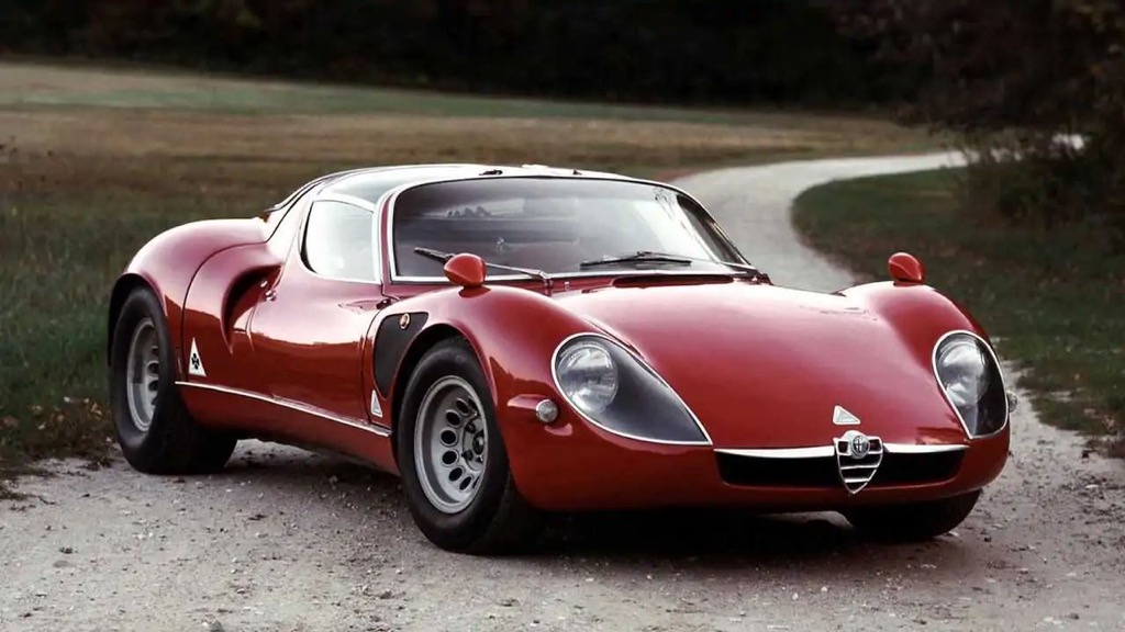 Dòng xe cao cấp Alfa Romeo 33 Stradale được sản xuất với bản xăng lẫn điện