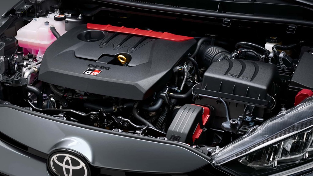 Chiếc Toyota Yaris dữ dằn nhất vừa được facelift: dễ lái hơn, ngoại thất "chiến" hơn nhưng nội thất "xấu đau đớn"