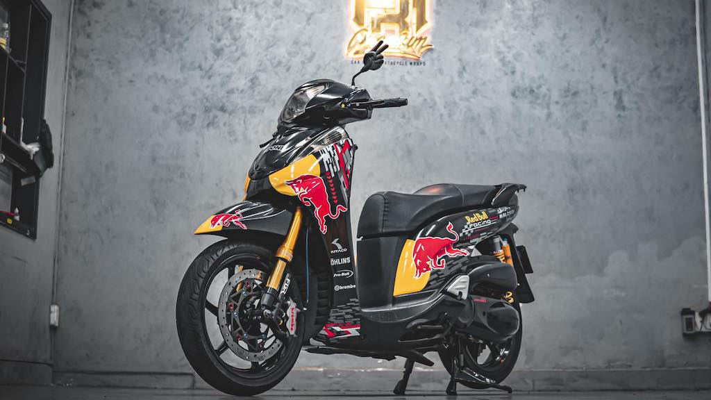 Tưởng chừng bị lãng quên, tay ga Honda SH 300i đời đầu bỗng hồi sinh ngoạn  mục bởi biker Việt