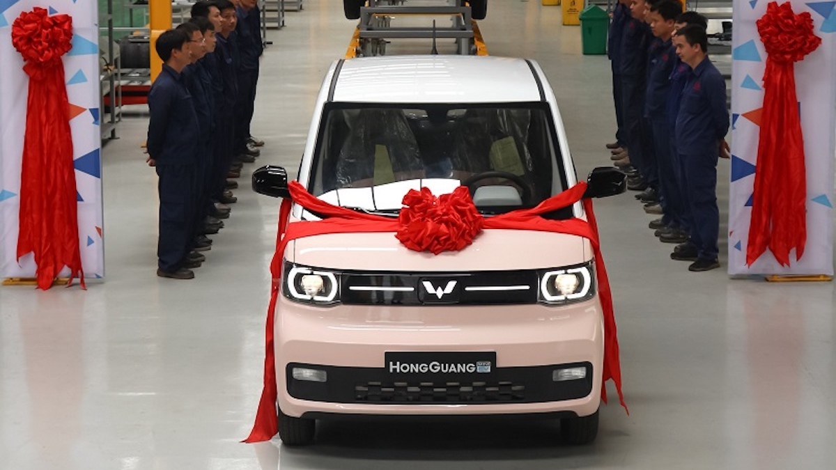 Ô tô điện tí hon Wuling HongGuang MiniEV đầu tiên đã được xuất xưởng tại Việt Nam, giá dự kiến rẻ nhất thị trường